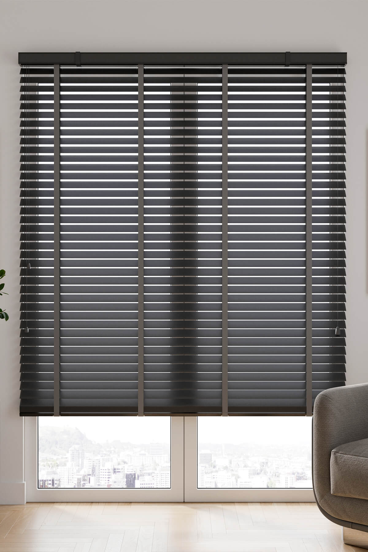 Ataşehir’de gün batımında modern bir iç mekanda jaluzi perde