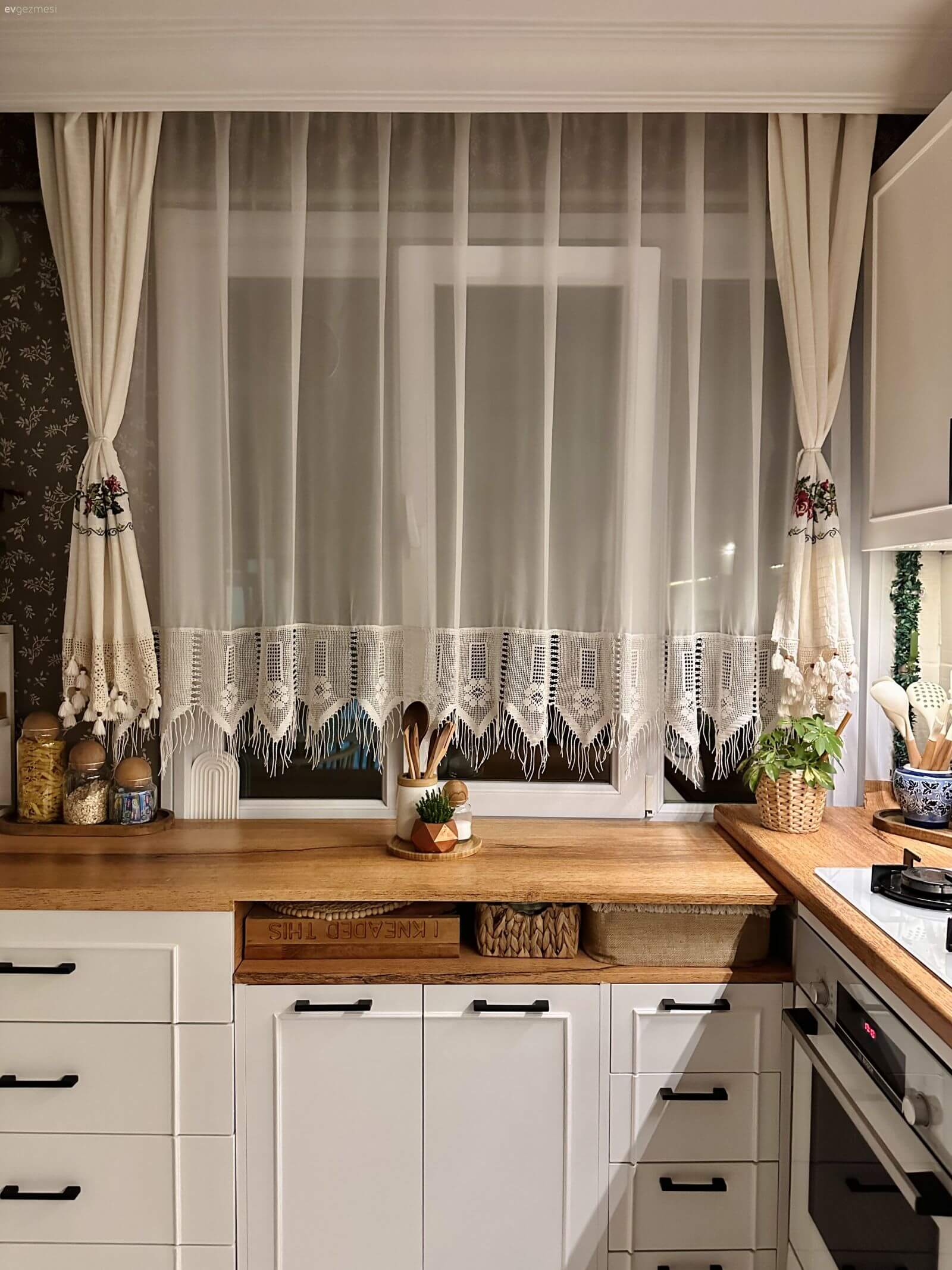 Ataşehir içerisinde bulunan dükkanımızdan Mutfak Perde örneği